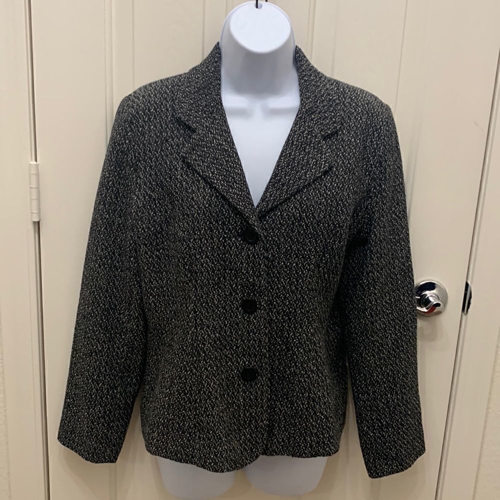 Savannah Size 6 Black White 3 Button Long Sleeve Wool Poly Acrylic Womans Blazer